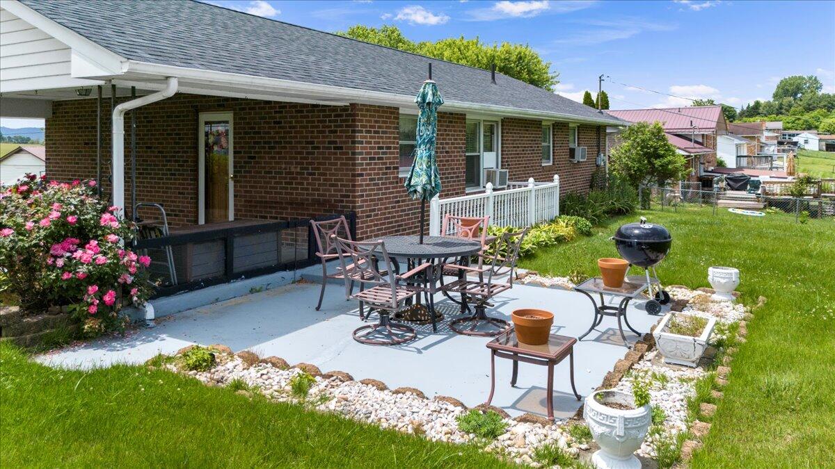 5268 Ridgecrest Avenue Pulaski, VA 24301 - Photo 47 of 71 51-51