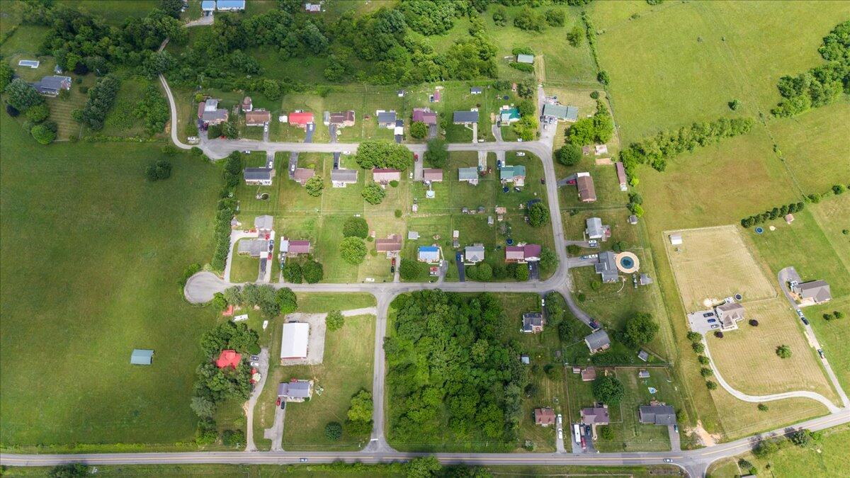 5268 Ridgecrest Avenue Pulaski, VA 24301 - Photo 59 of 71 63-63