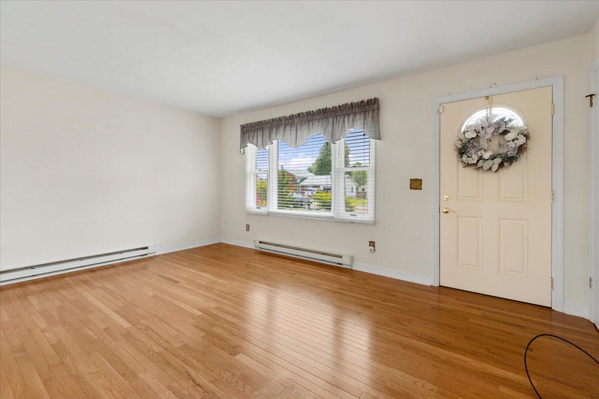 5268 Ridgecrest Avenue Pulaski, VA 24301 - Photo 9 of 71 13-13