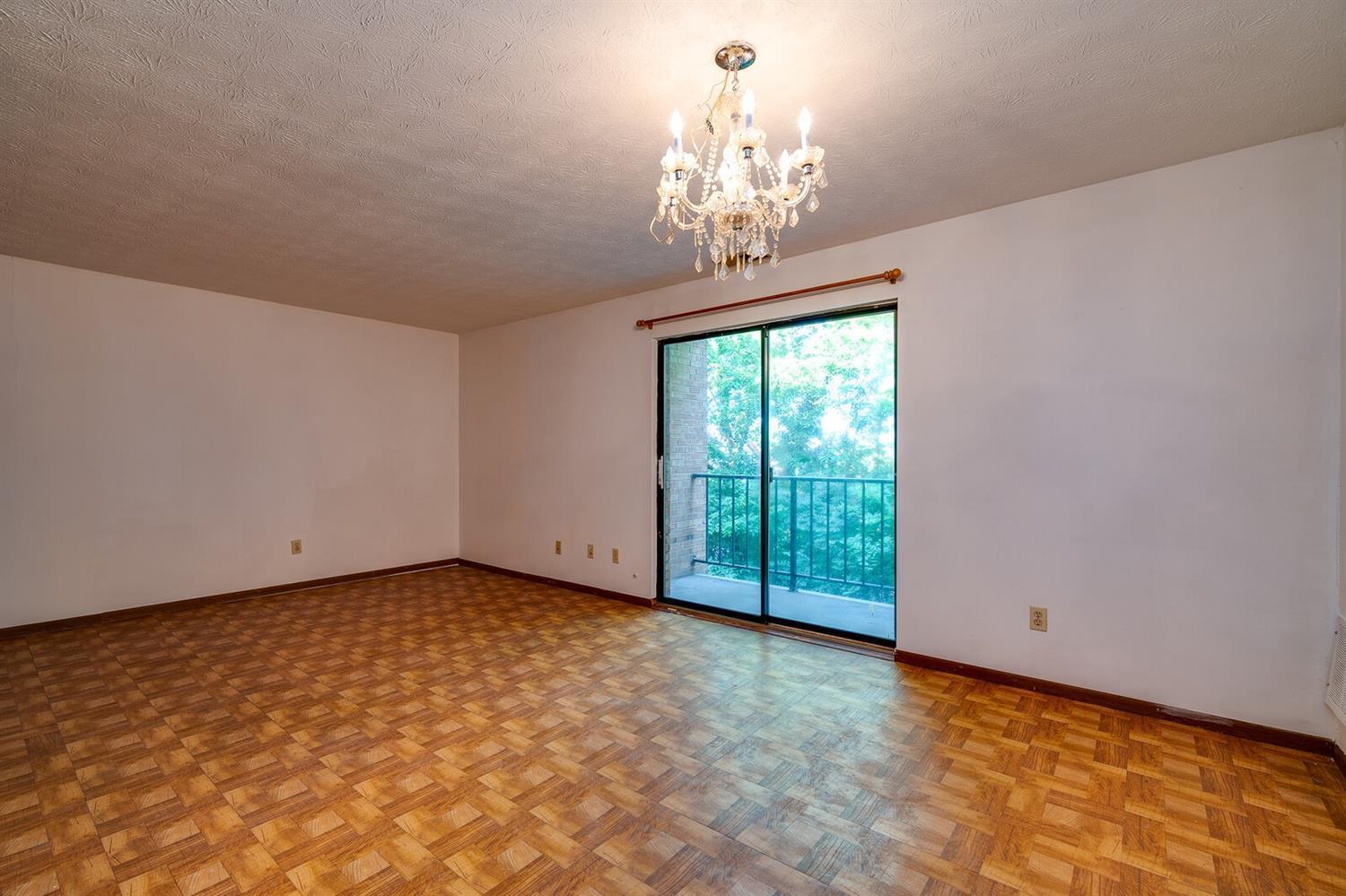 518 Riddle Road, Unit 8 Cincinnati, OH 45220 - Photo 11 of 23 Gallery Image 11