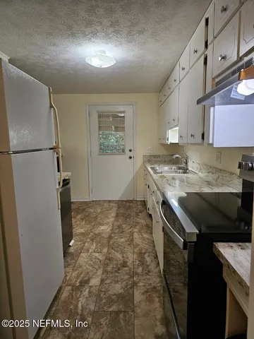 $1,600 | 2061 Harvard Street, Middleburg, FL 32068