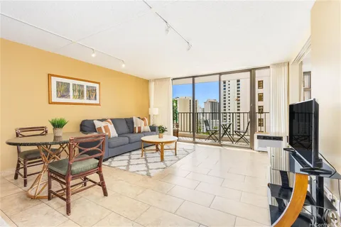 $680,000 | 201 ʻŌhua Avenue, Unit 1706, Honolulu, HI 96815