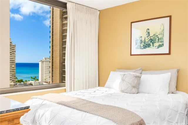 $695,000 | 201 ʻŌhua Avenue, Unit 1706, Honolulu, HI 96815