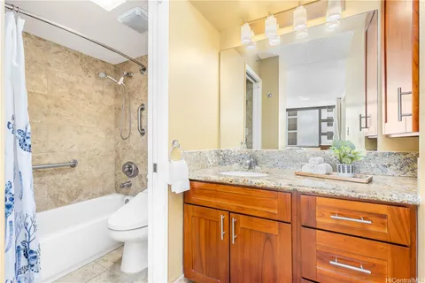 $680,000 | 201 ʻŌhua Avenue, Unit 1706, Honolulu, HI 96815