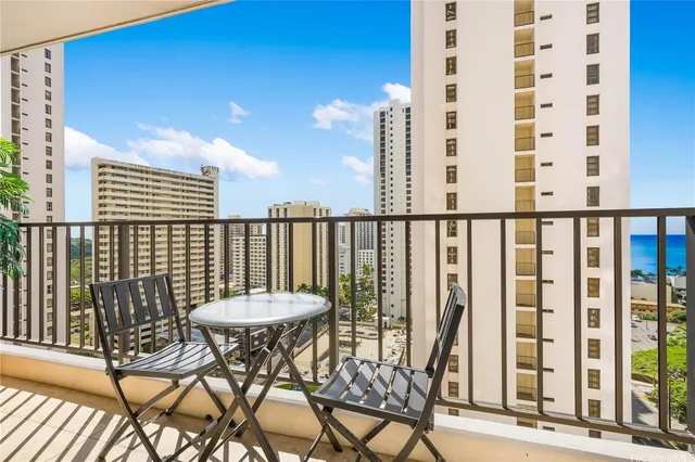 $695,000 | 201 ʻŌhua Avenue, Unit 1706, Honolulu, HI 96815