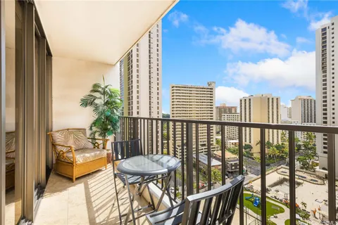 $680,000 | 201 ʻŌhua Avenue, Unit 1706, Honolulu, HI 96815