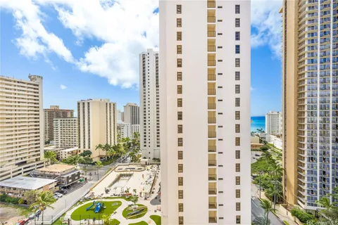 $680,000 | 201 ʻŌhua Avenue, Unit 1706, Honolulu, HI 96815