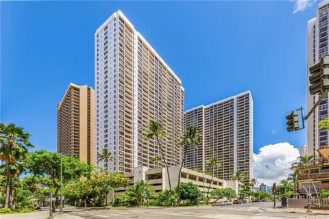 $680,000 | 201 ʻŌhua Avenue, Unit 1706, Honolulu, HI 96815