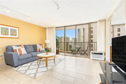 $680,000 | 201 ʻŌhua Avenue, Unit 1706, Honolulu, HI 96815