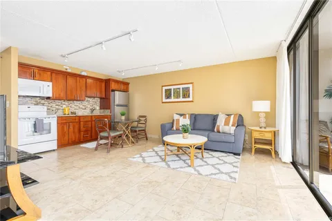 $680,000 | 201 ʻŌhua Avenue, Unit 1706, Honolulu, HI 96815