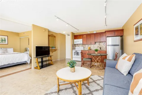 $680,000 | 201 ʻŌhua Avenue, Unit 1706, Honolulu, HI 96815