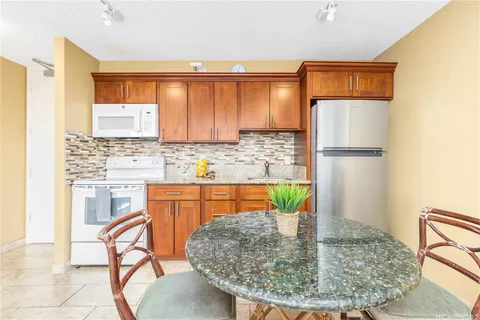 $680,000 | 201 ʻŌhua Avenue, Unit 1706, Honolulu, HI 96815