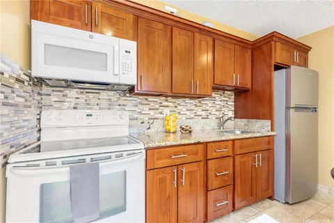 $680,000 | 201 ʻŌhua Avenue, Unit 1706, Honolulu, HI 96815