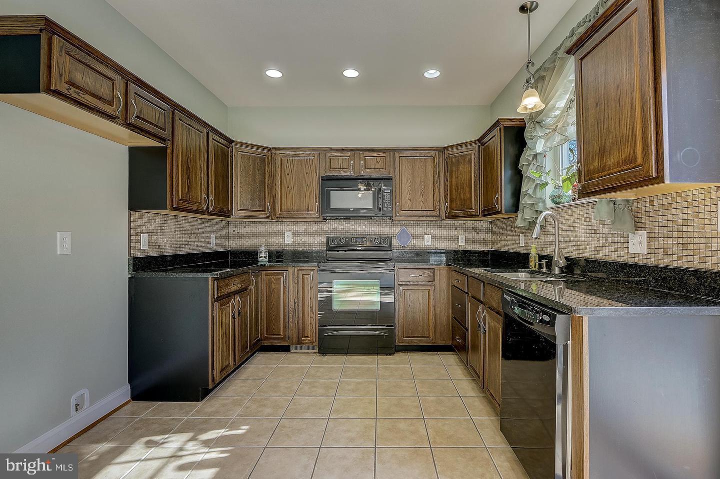 7782 West Shore Road Pasadena, MD 21122 - Photo 4 of 5