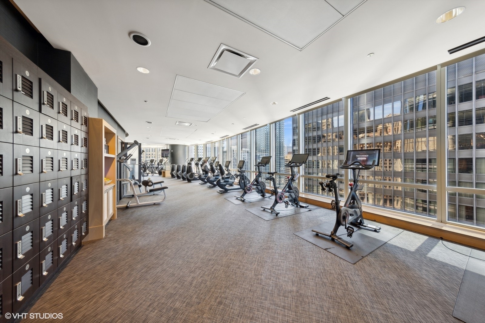 401 North Wabash Avenue, Unit 37D Chicago, IL 60611 - Photo 11 of 20 a view of a room with gym equipment