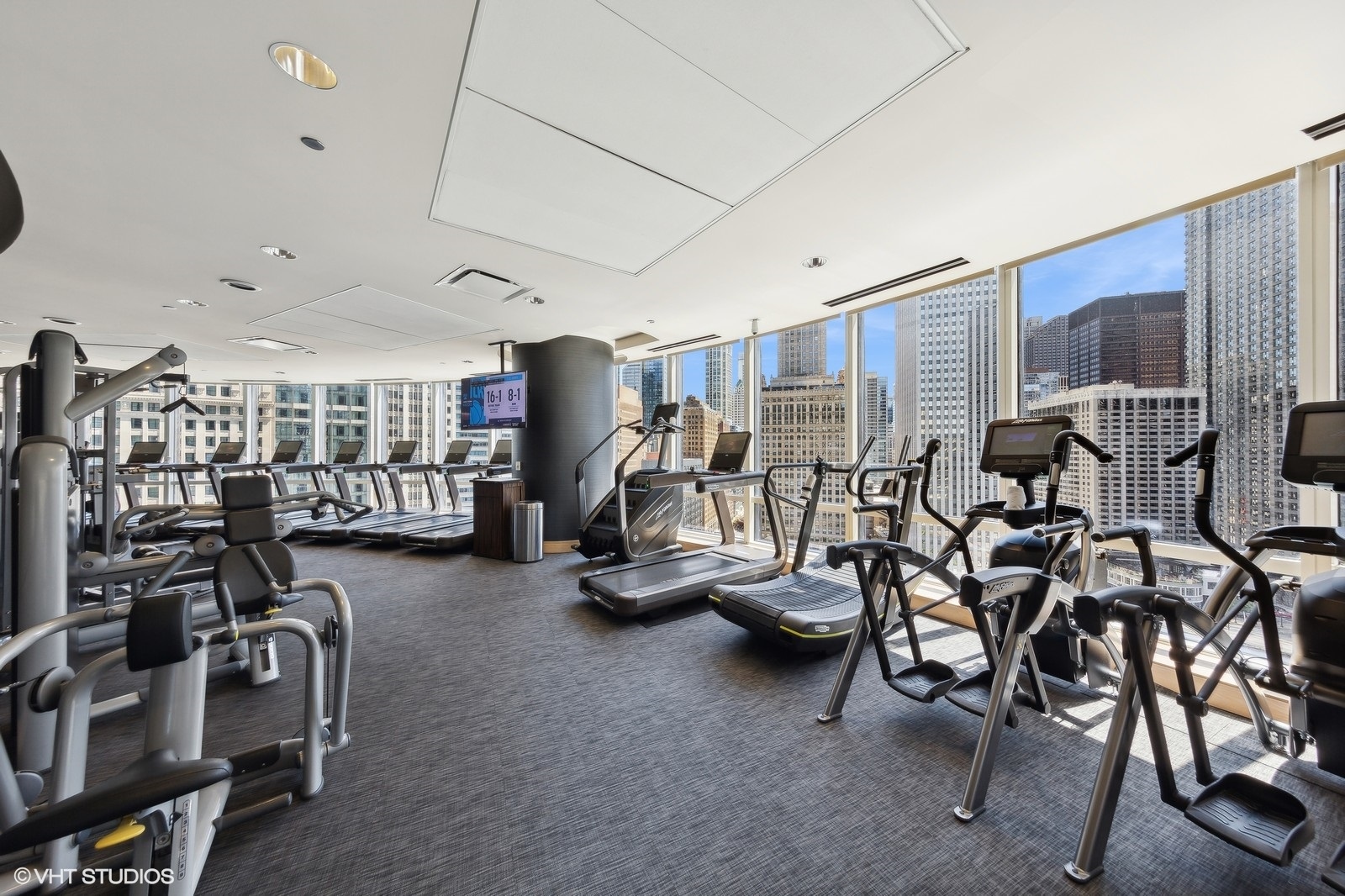401 North Wabash Avenue, Unit 37D Chicago, IL 60611 - Photo 14 of 20 a view of a room with gym equipment