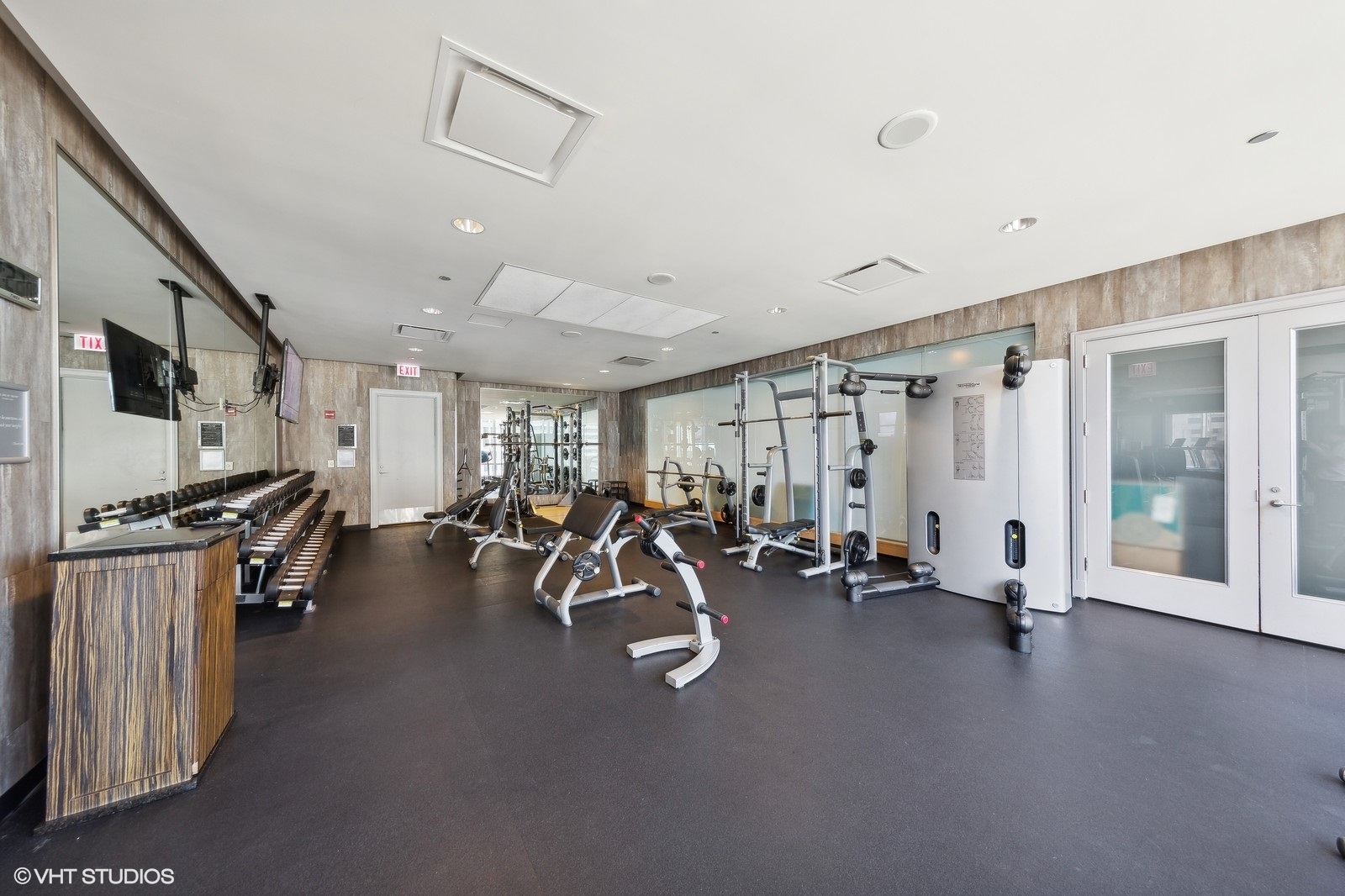 401 North Wabash Avenue, Unit 37D Chicago, IL 60611 - Photo 18 of 20 a view of a room with gym equipment