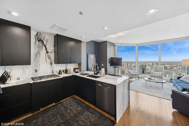 $5,000 | 401 North Wabash Avenue, Unit 37D, Chicago, IL 60611