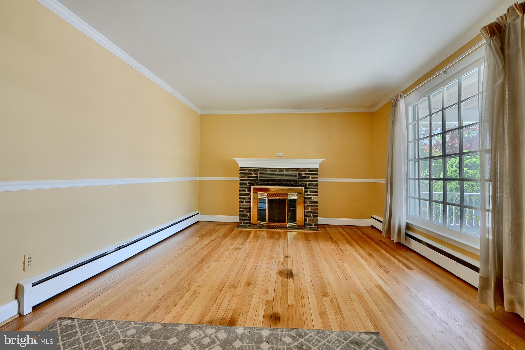 1945 Midland Road Baltimore, MD 21222 - Photo 12 of 69 Living Room