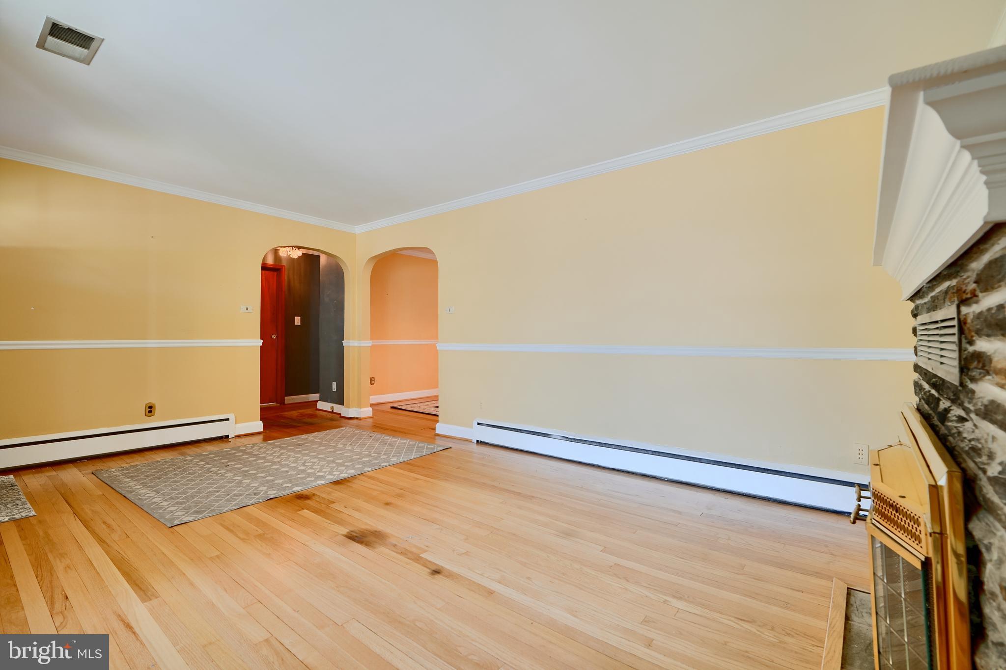 1945 Midland Road Baltimore, MD 21222 - Photo 15 of 69 Living Room