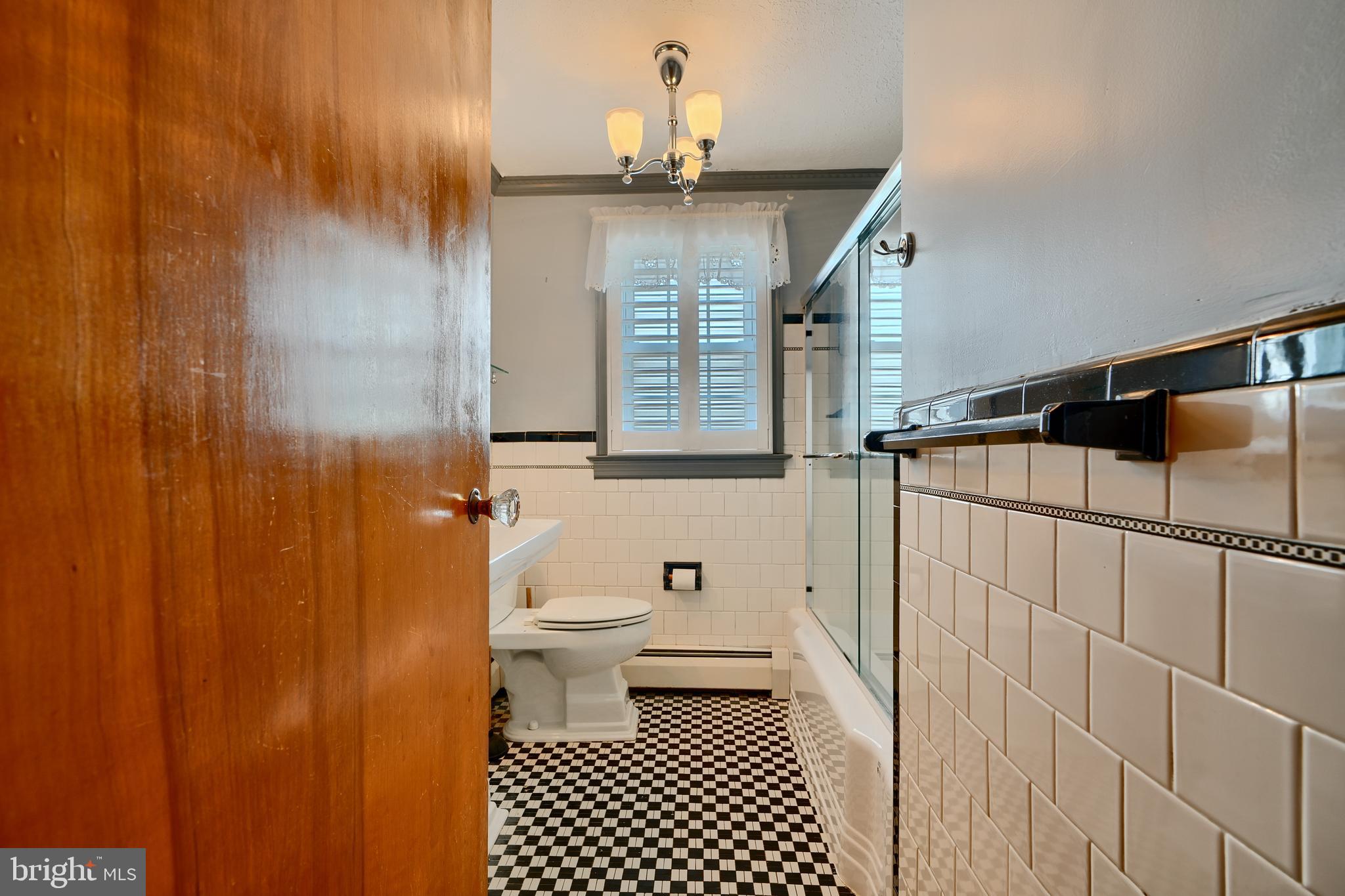 1945 Midland Road Baltimore, MD 21222 - Photo 20 of 69 Main Level Full Bath