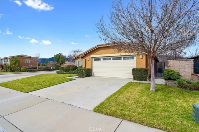 a view of house with yard