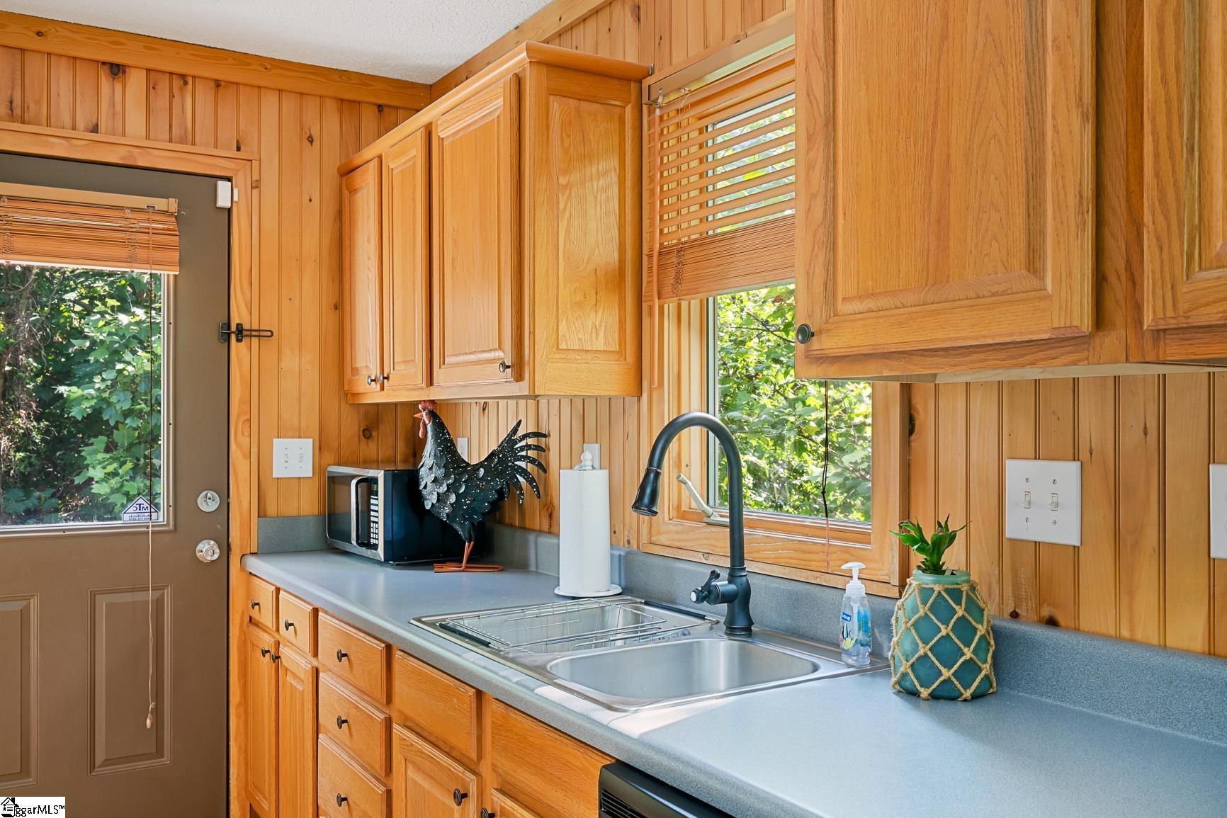 515 Inlet Drive Seneca, SC 29672 - Photo 15 of 32 Gallery Image 15