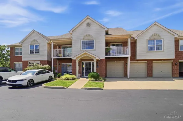 $189,900 | 3960 Olde Savannah Drive, Unit 8, Cincinnati, OH 45247