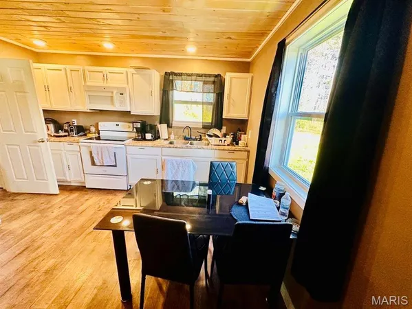 $219,900 | 7922 Old Alton Road, Winona, MO 65588