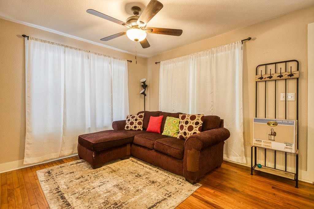 322 Fetick Avenue Taft, TX 78390 - Photo 12 of 34 a living room with furniture and a large window