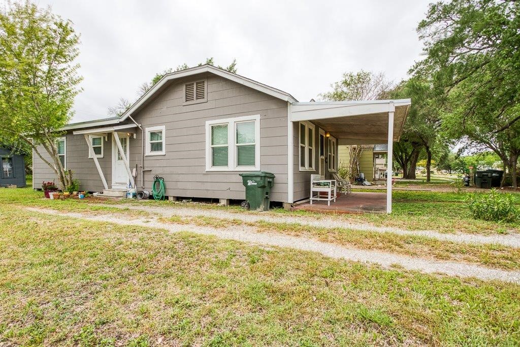 322 Fetick Avenue Taft, TX 78390 - Photo 4 of 34 a front view of a house with a yard