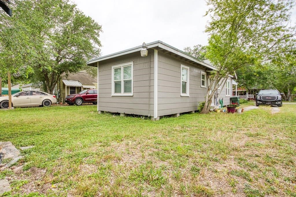 322 Fetick Avenue Taft, TX 78390 - Photo 5 of 34 a view of a backyard with a garden