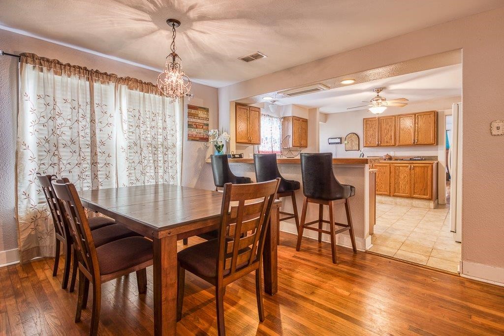 322 Fetick Avenue Taft, TX 78390 - Photo 7 of 34 a dining room with furniture and window