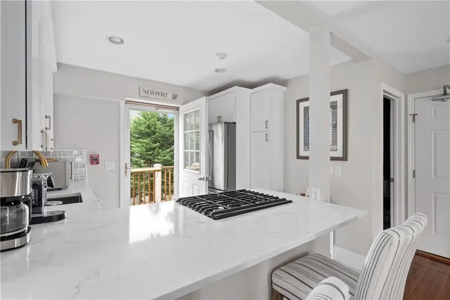 $2,000 | 22 Stockholm Street, Unit 4, Newport, RI 02840