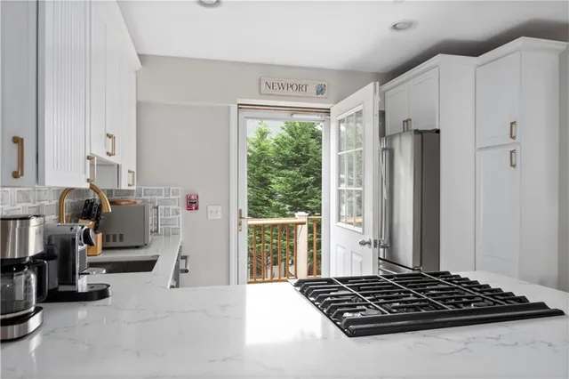 $2,000 | 22 Stockholm Street, Unit 4, Newport, RI 02840