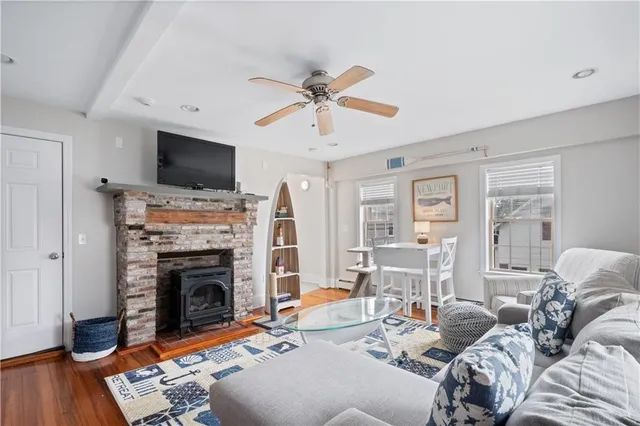 $2,000 | 22 Stockholm Street, Unit 4, Newport, RI 02840