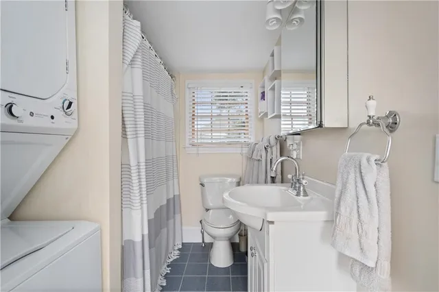 $2,000 | 22 Stockholm Street, Unit 4, Newport, RI 02840