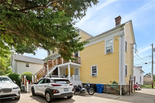 $2,000 | 22 Stockholm Street, Unit 4, Newport, RI 02840