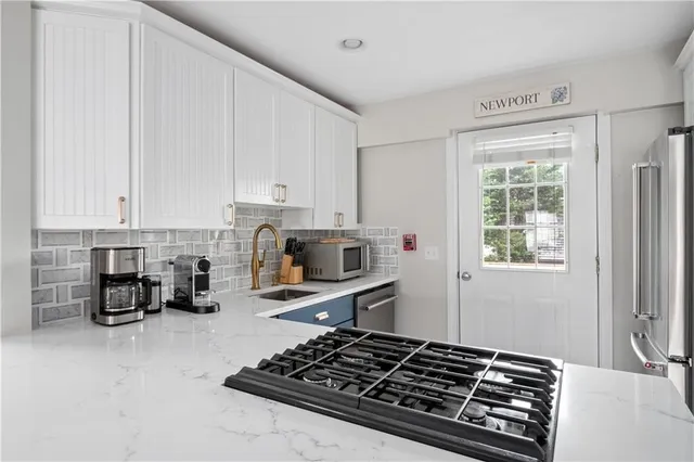 $2,000 | 22 Stockholm Street, Unit 4, Newport, RI 02840