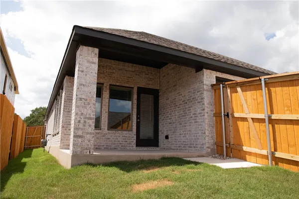 $2,250 | 916 Azul Lagoon Drive, Leander, TX 78641