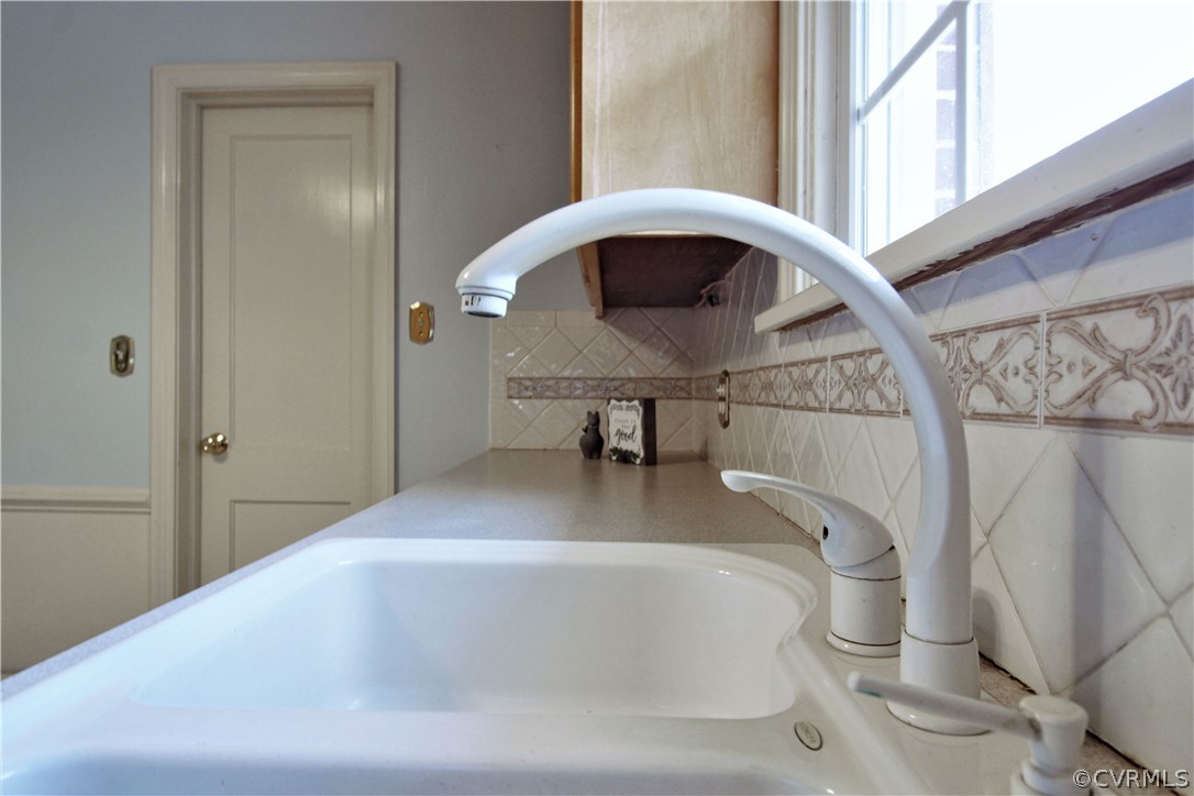 2931 Osborne Road Chester, VA 23831 - Photo 8 of 24 a bathroom with a bathtub and a sink