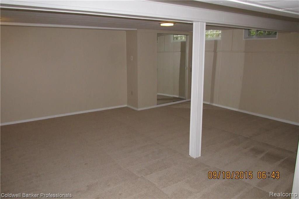 17241 Rougeway Street Livonia, MI 48152 - Photo 25 of 32