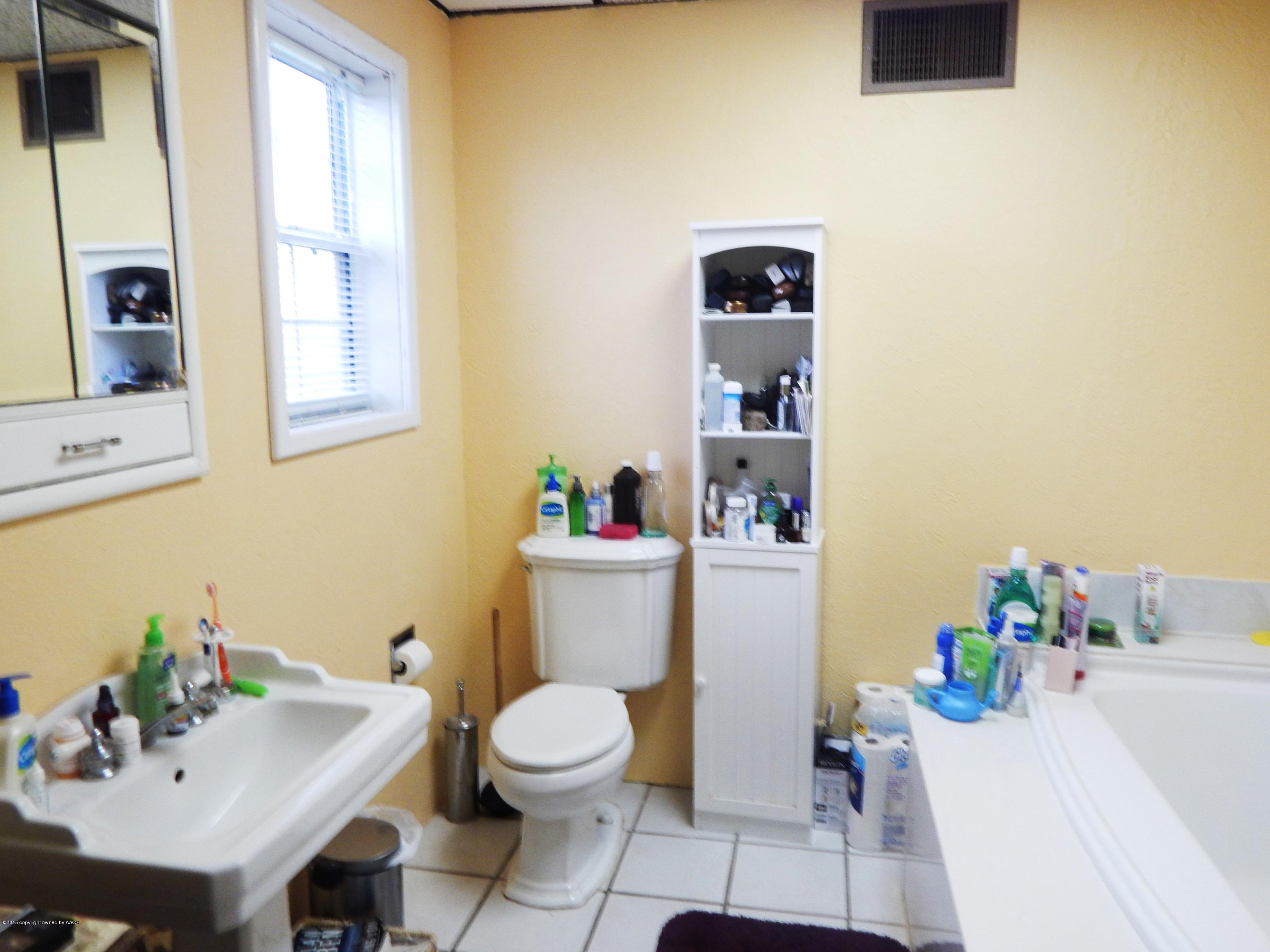 6100 Hester Road Amarillo, TX 79124 - Photo 14 of 21 MASTER BATH