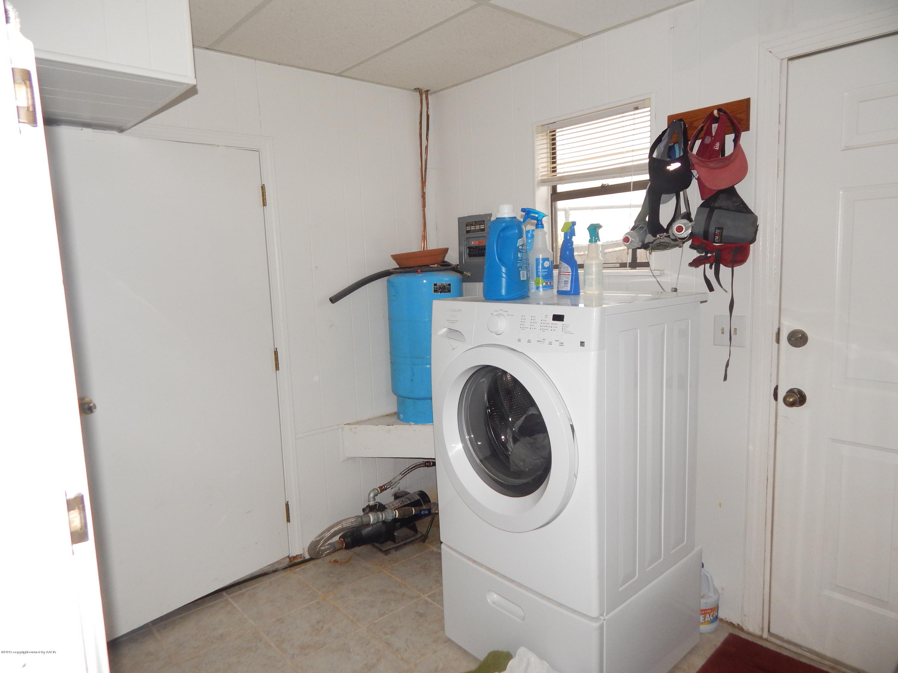6100 Hester Road Amarillo, TX 79124 - Photo 19 of 21 MUDROOM/UTILITY