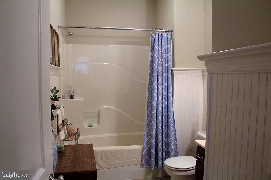636 Lititz Reserve Lane, Unit 84 Lititz, PA 17543 - Photo 12 of 44 Main Bathroom