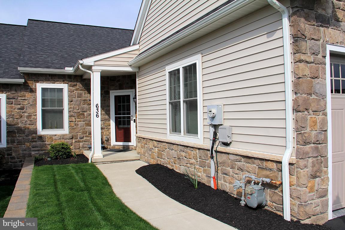 636 Lititz Reserve Lane, Unit 84 Lititz, PA 17543 - Photo 9 of 44 Front Porch