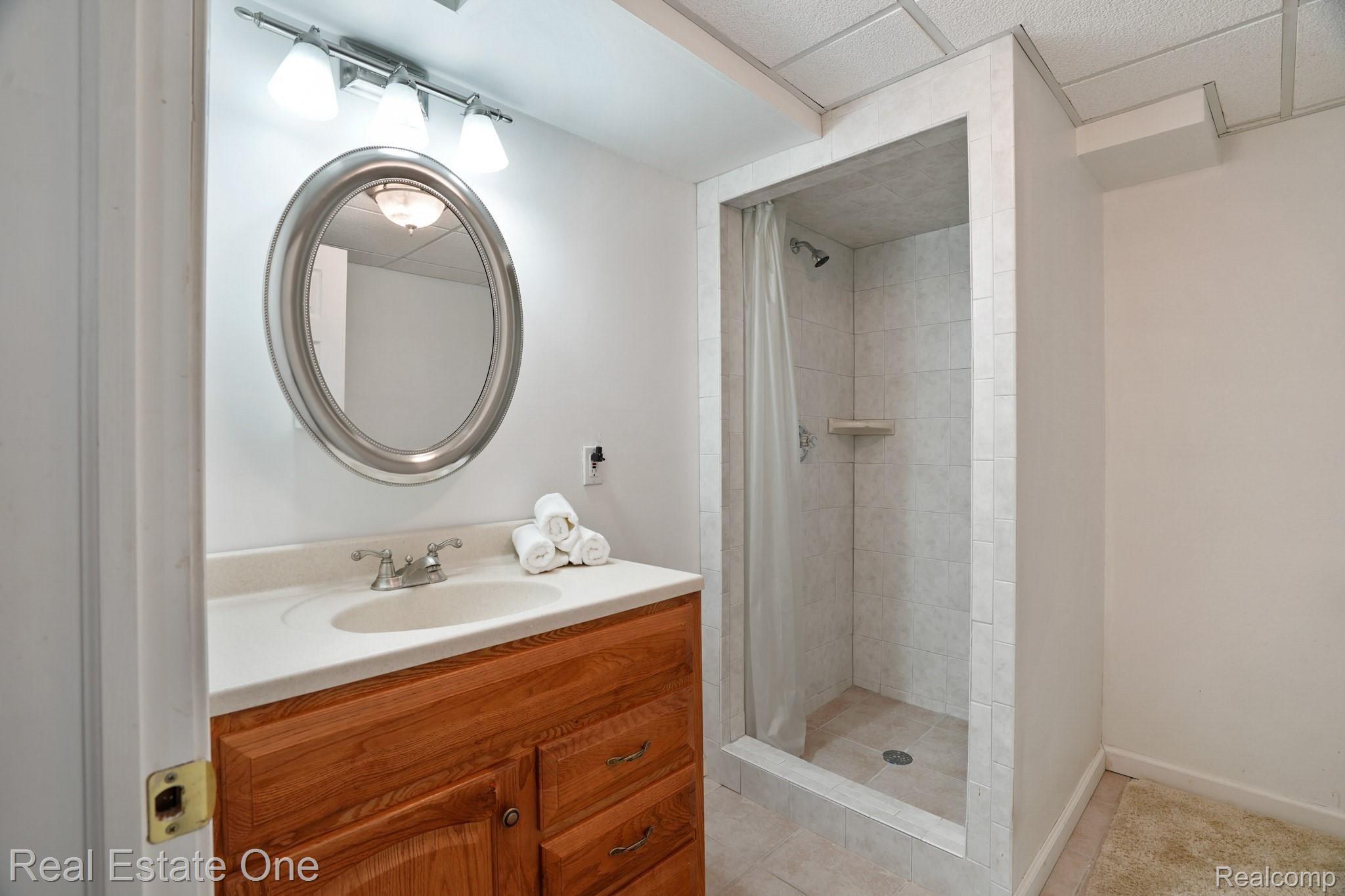 1245 Rothwell Drive Troy, MI 48084 - Photo 35 of 52 1245-Rothwell-Dr-41.JPG
