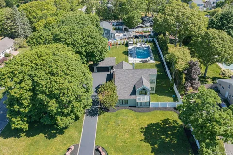 $1,099,000 | 3 Moor Lane, Patchogue, NY 11772