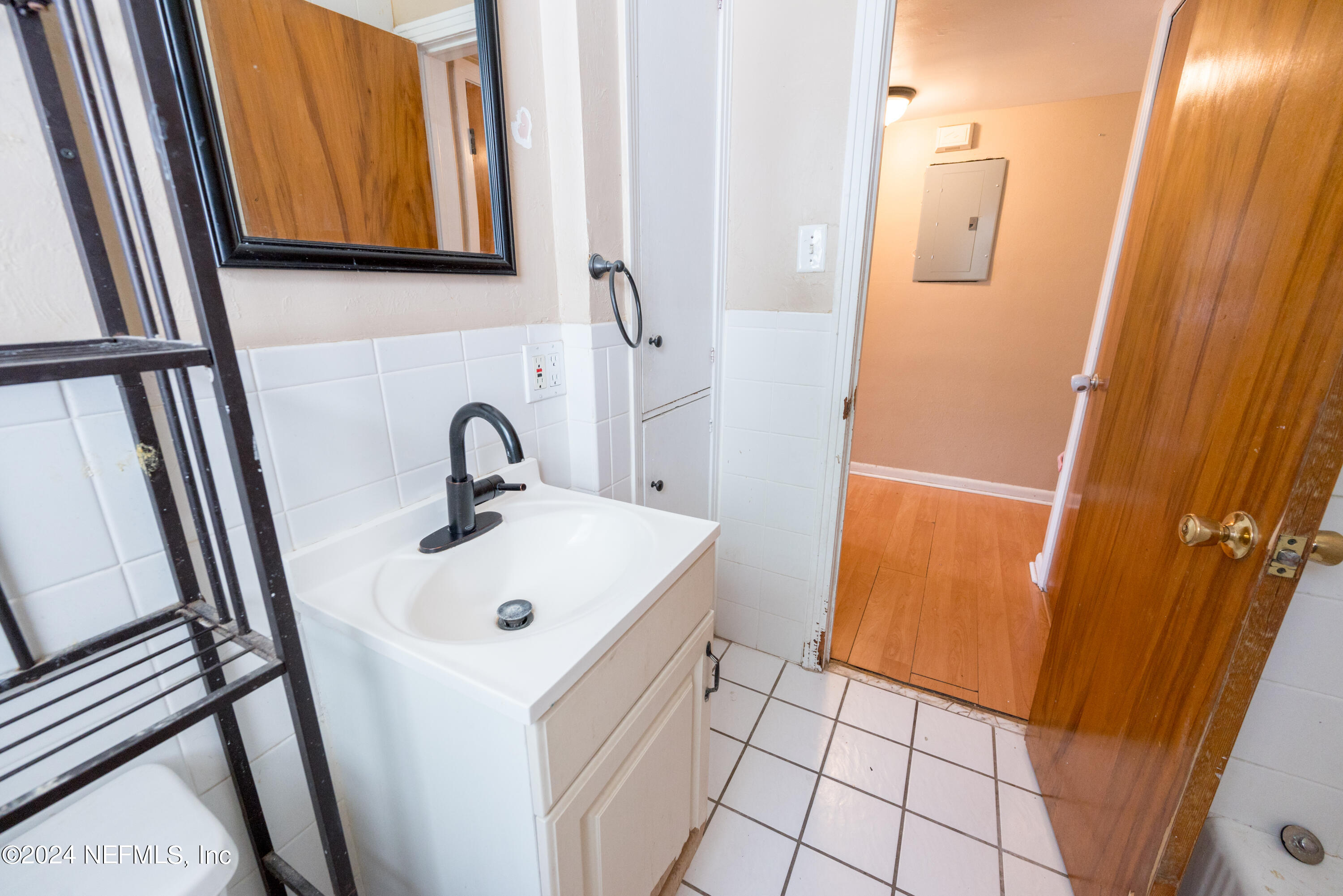 1122 West Pratt Street Starke, FL 32091 - Photo 19 of 22 a bathroom with a sink and a mirror