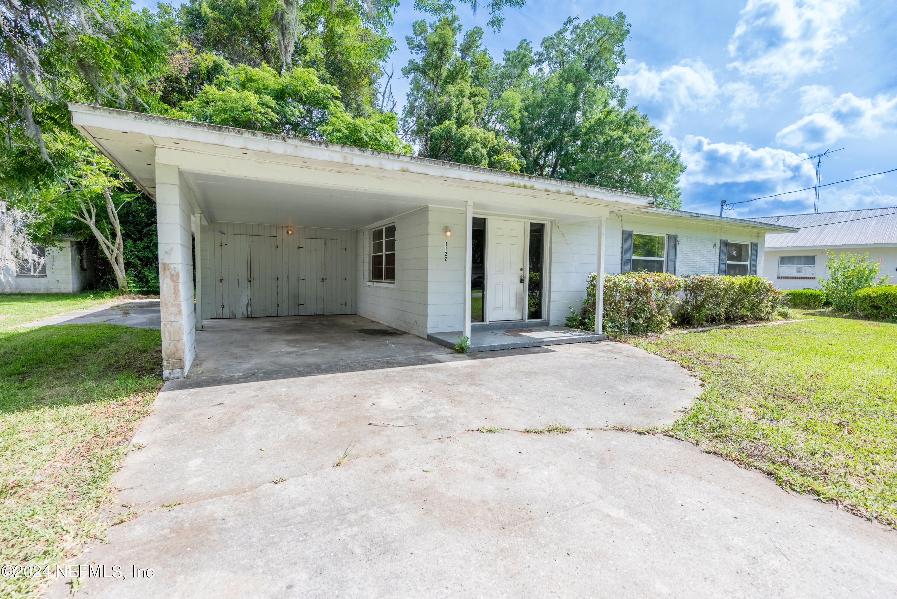 1122 West Pratt Street Starke, FL 32091 - Photo 2 of 22 a view of a house with backyard and a garden